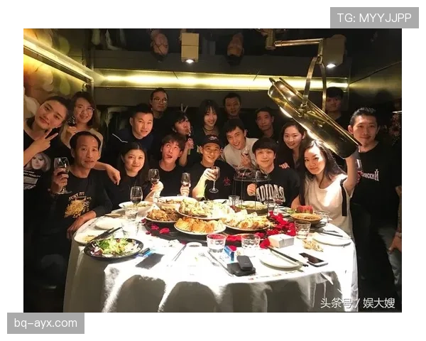 肖若腾真是没谁了，场上拼得跟疯了，场下连吃个饭都像明星走红毯